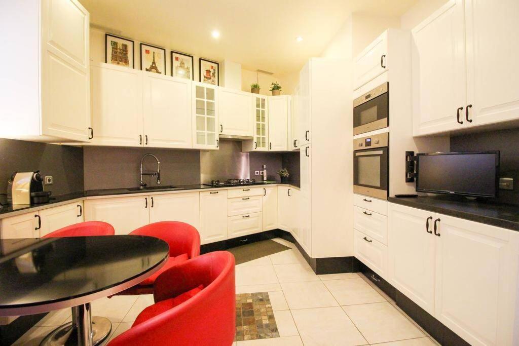 Grand Pour 4 Personnes/ Cours Lieutaud * Marseille