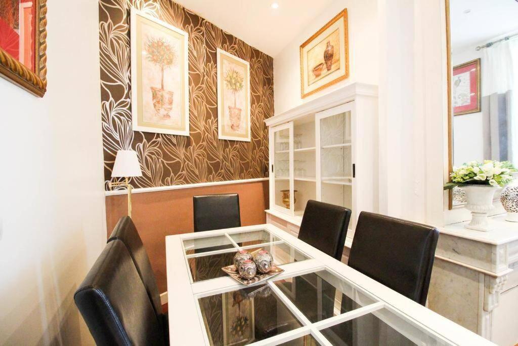 Appartement Grand Pour 4 Personnes/ Cours Lieutaud Marseille