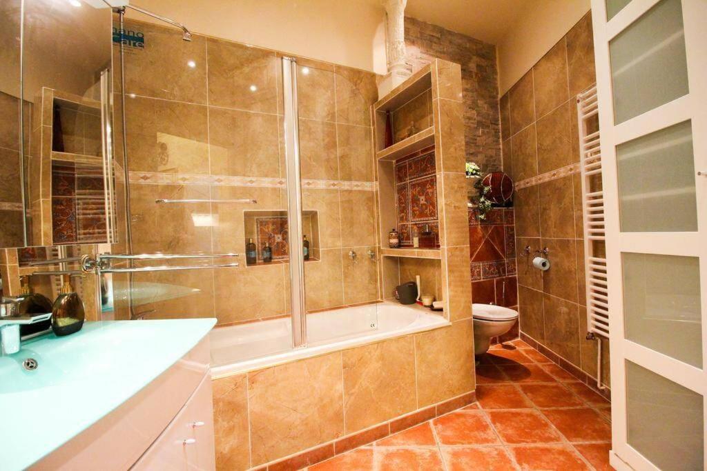 Apartment Grand Pour 4 Personnes/ Cours Lieutaud Marseille